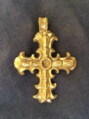 Cross - Ornate with scalloped Edges U-7