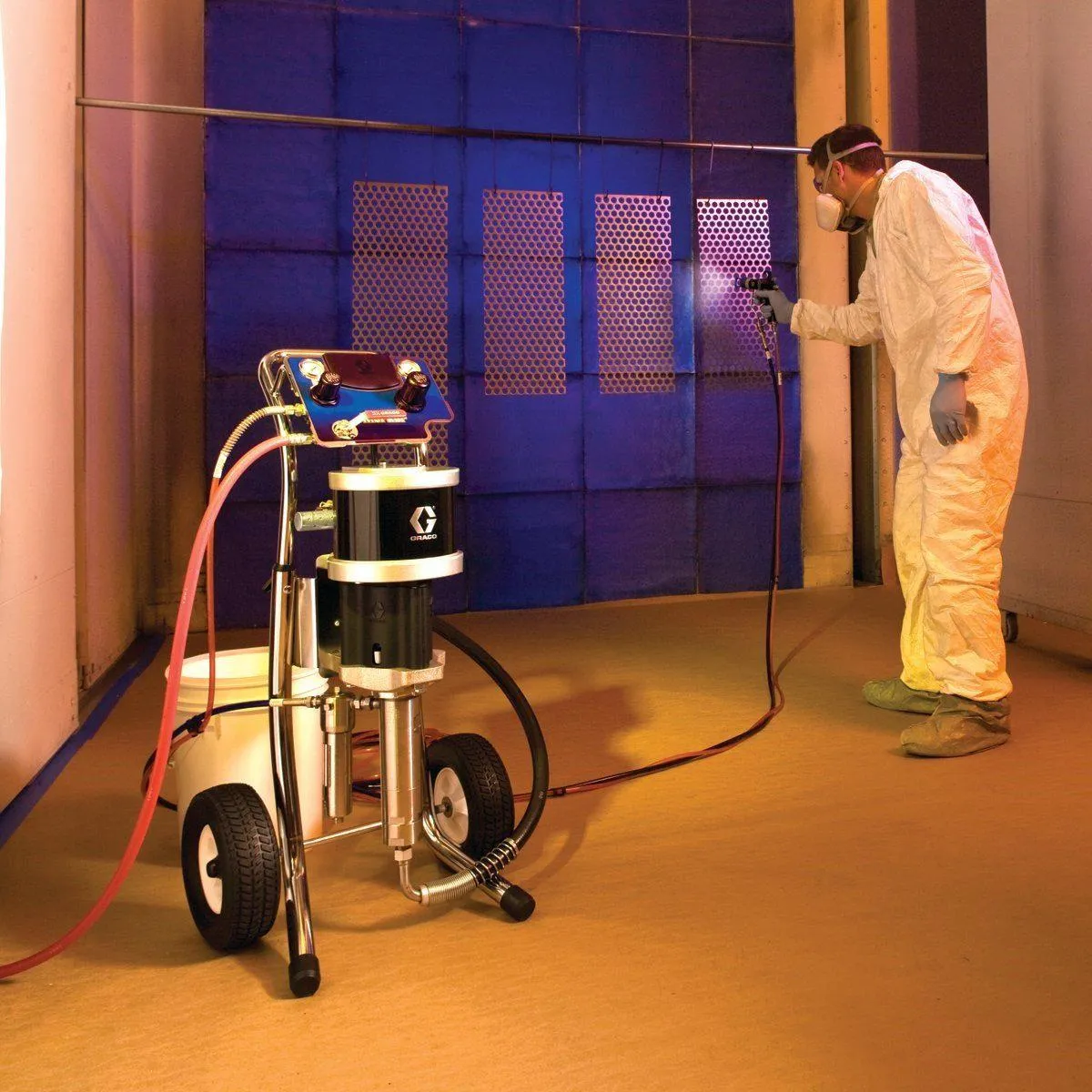 Graco G30C67 30:1 Merkur 3000 PSI @ 1.2 GPM Air-Assisted Airless Sprayer - Cart Mount
