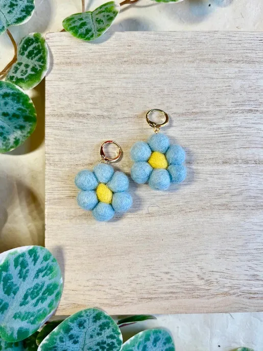 Honey Loom Designs: Mini Felted Daisy Earrings
