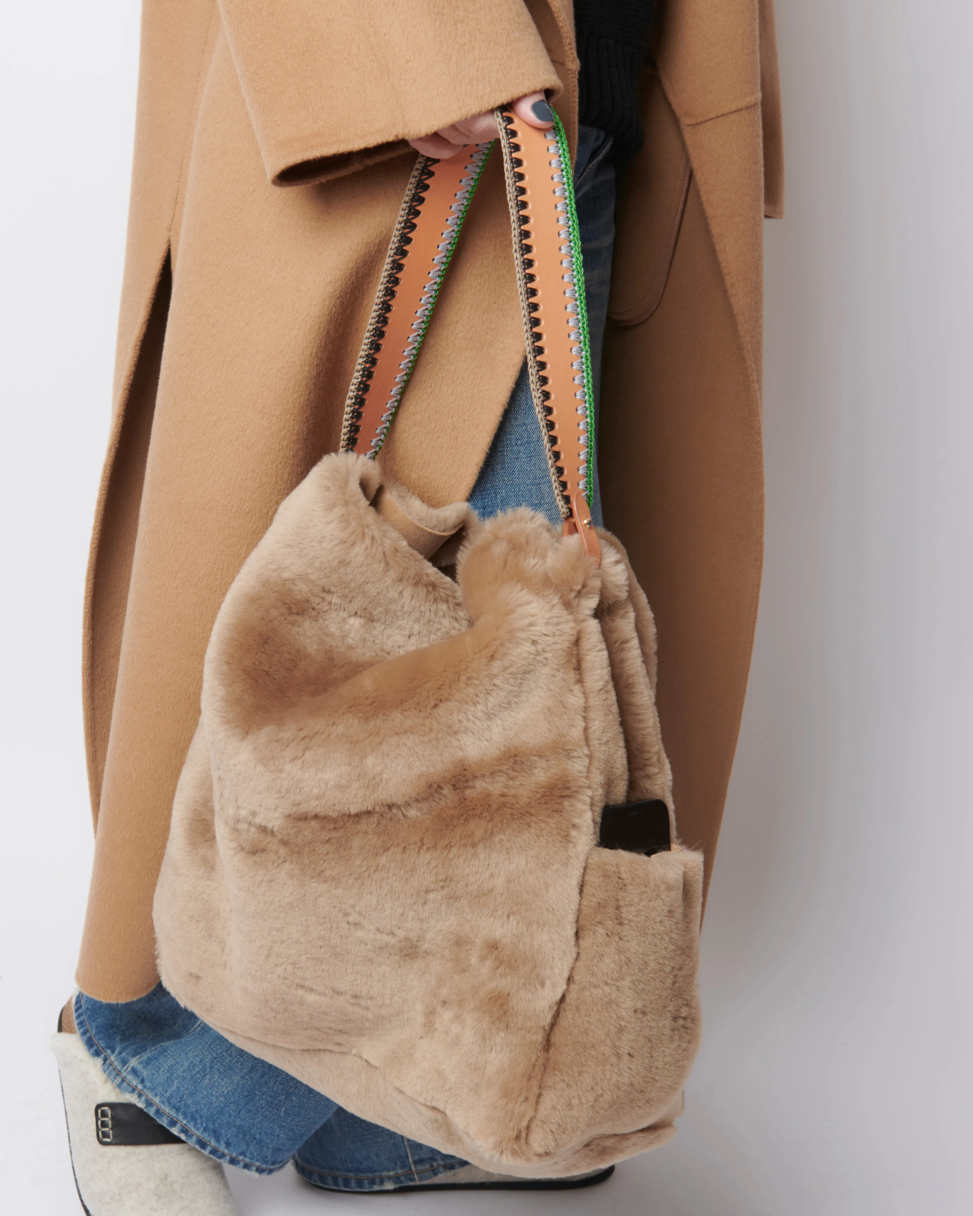 Hug Me Shopper XL sand & leather strap natural - multi colored stitching