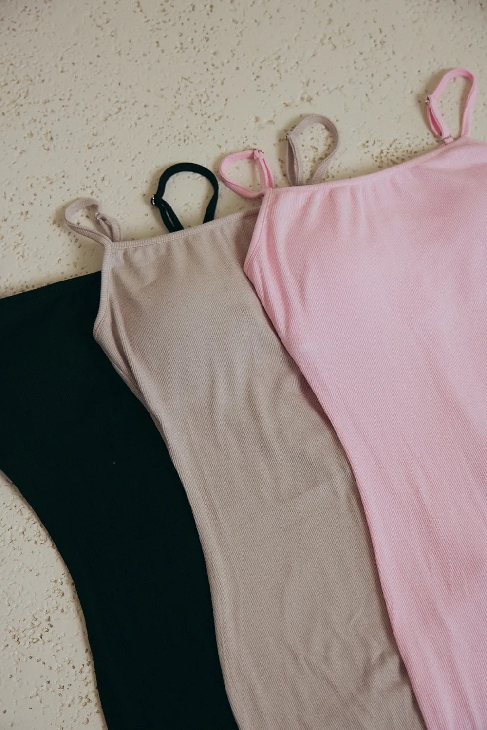 一見鍾情羅紋細肩襯墊短洋裝<br>Elegant Rib Knit Spaghetti Strap Mini Bra Dress