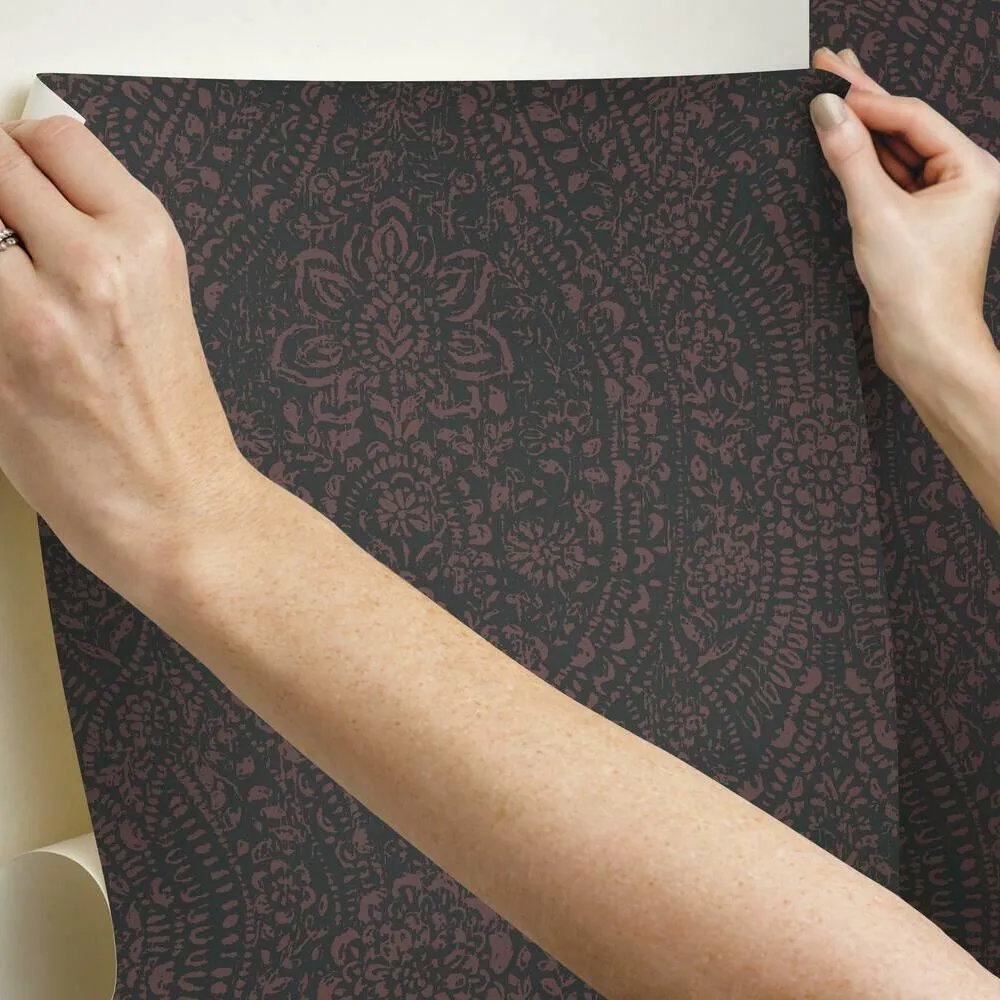 Ornate Ogee Peel and Stick Wallpaper