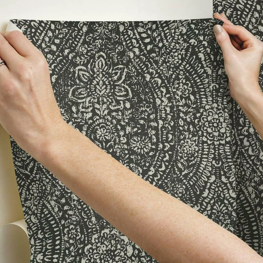 Ornate Ogee Peel and Stick Wallpaper