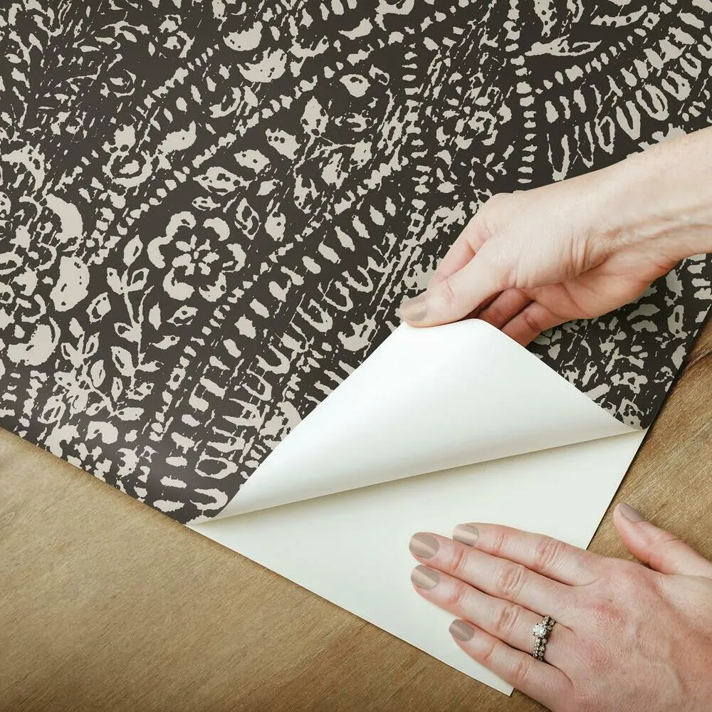 Ornate Ogee Peel and Stick Wallpaper