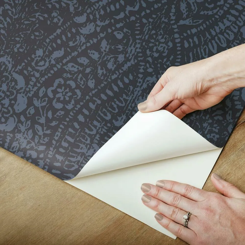 Ornate Ogee Peel and Stick Wallpaper