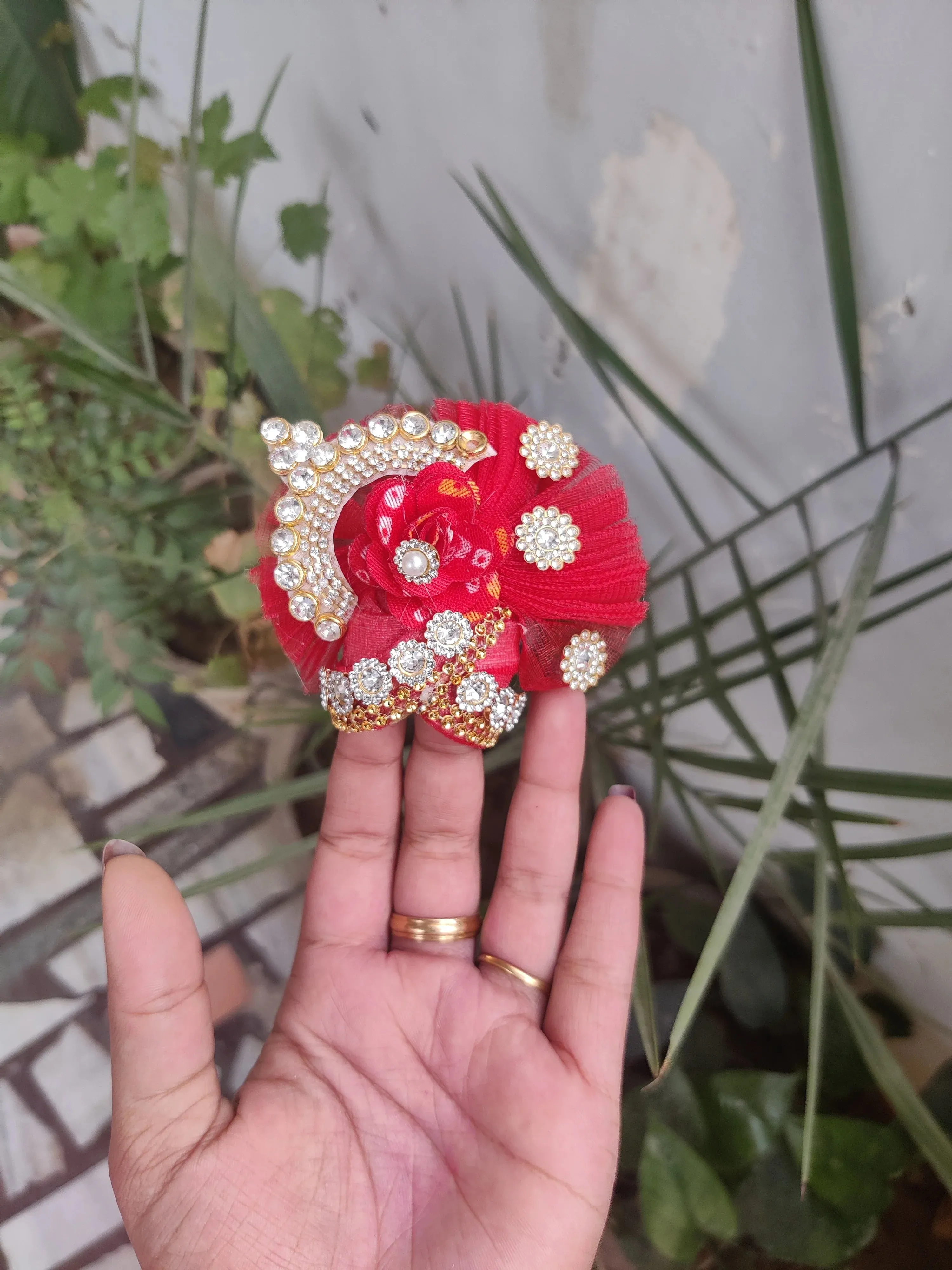 Red haar bhandej flower laddu gopal dress