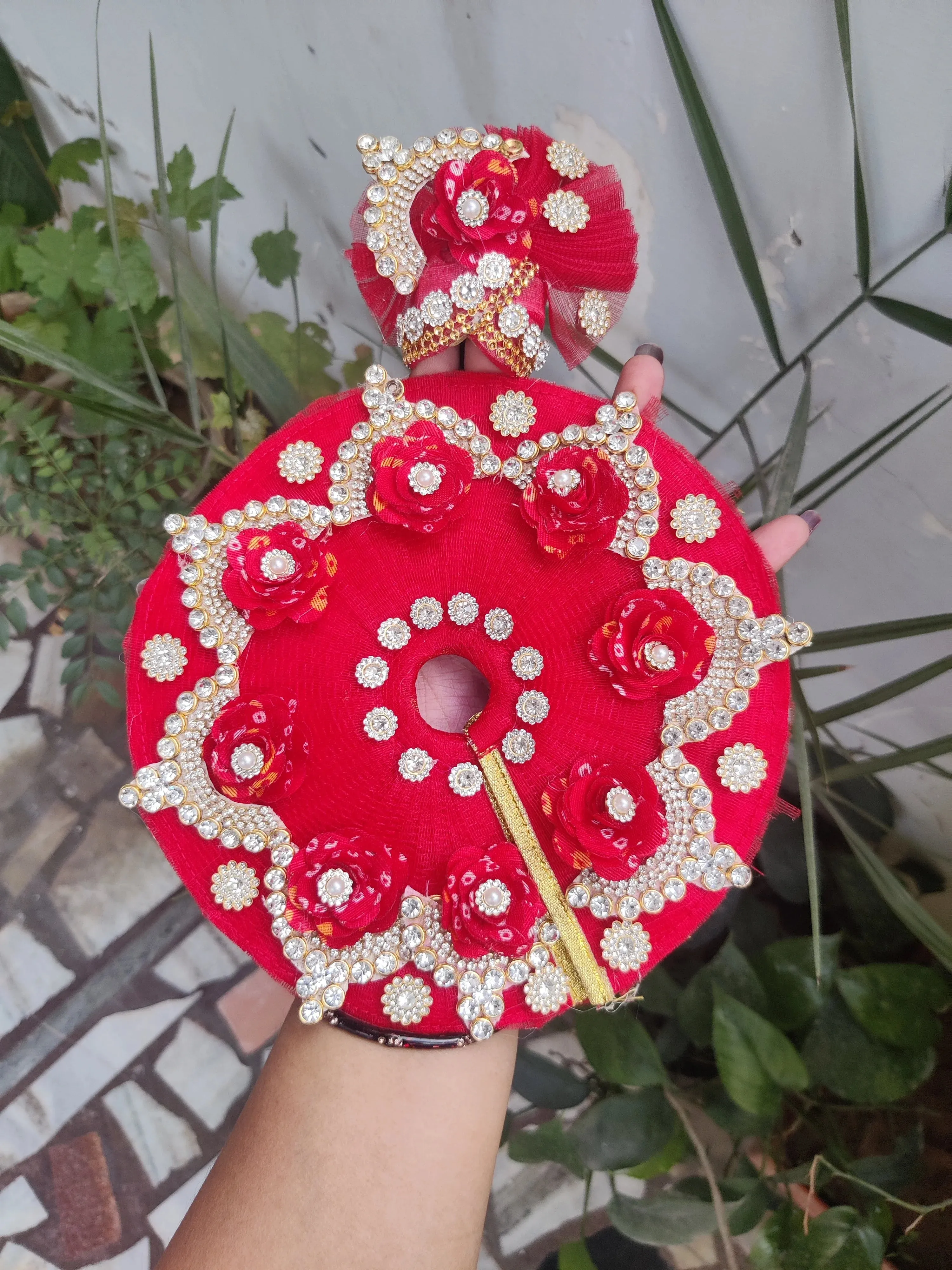Red haar bhandej flower laddu gopal dress