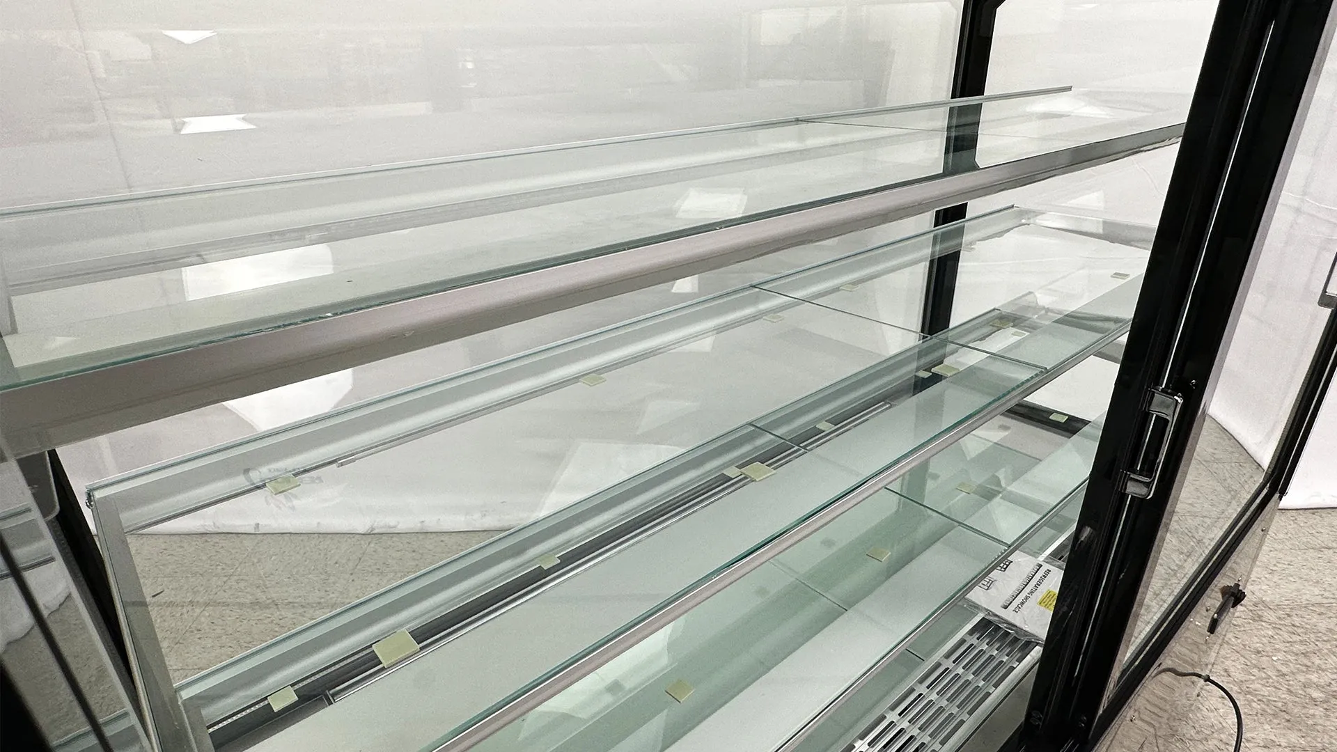 Refrigerated bakery refrigerator case 3 shelf NSF 60 in CW-471