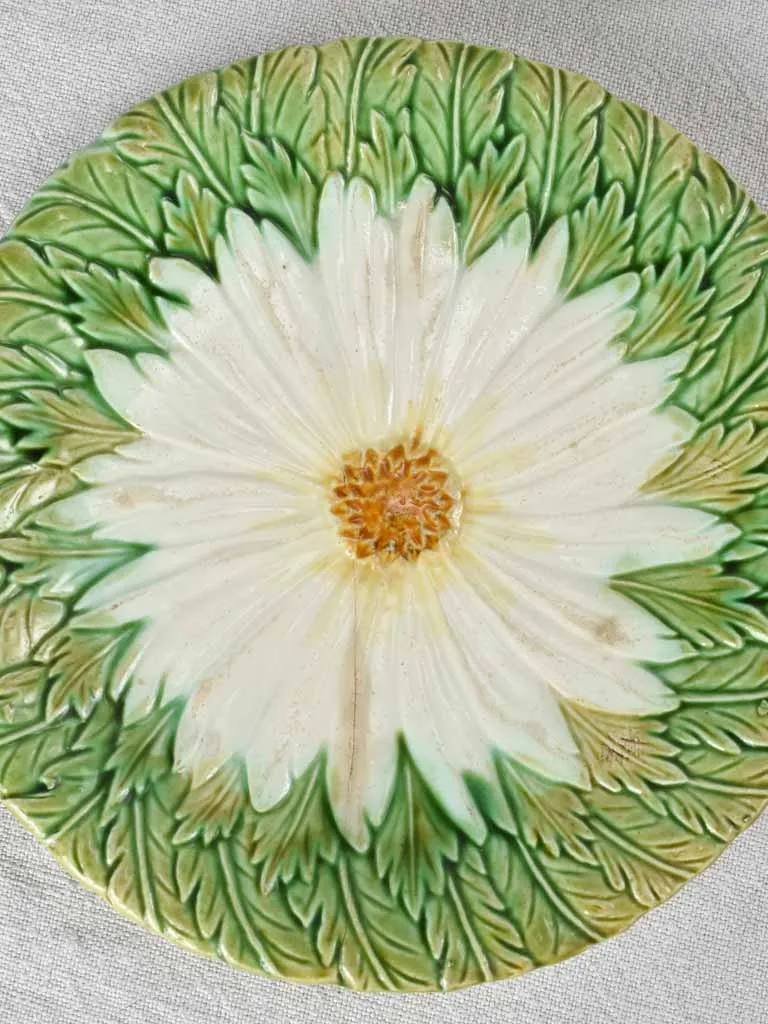 Set of four Majolica daisy plates 8¼"