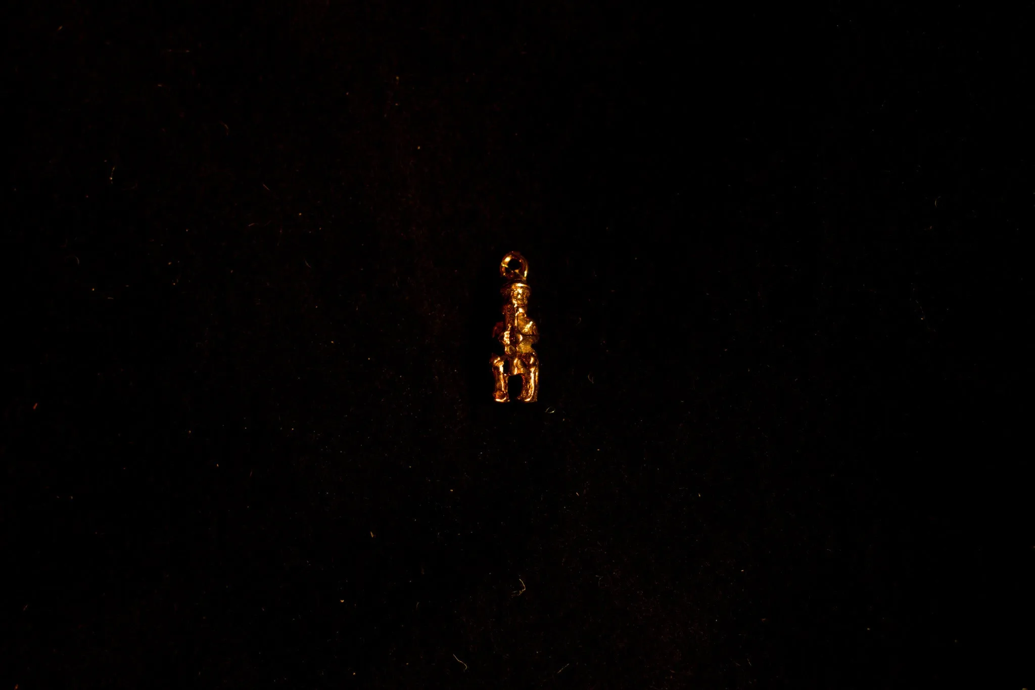 Small Thor or Frey sitting pendant - N-42