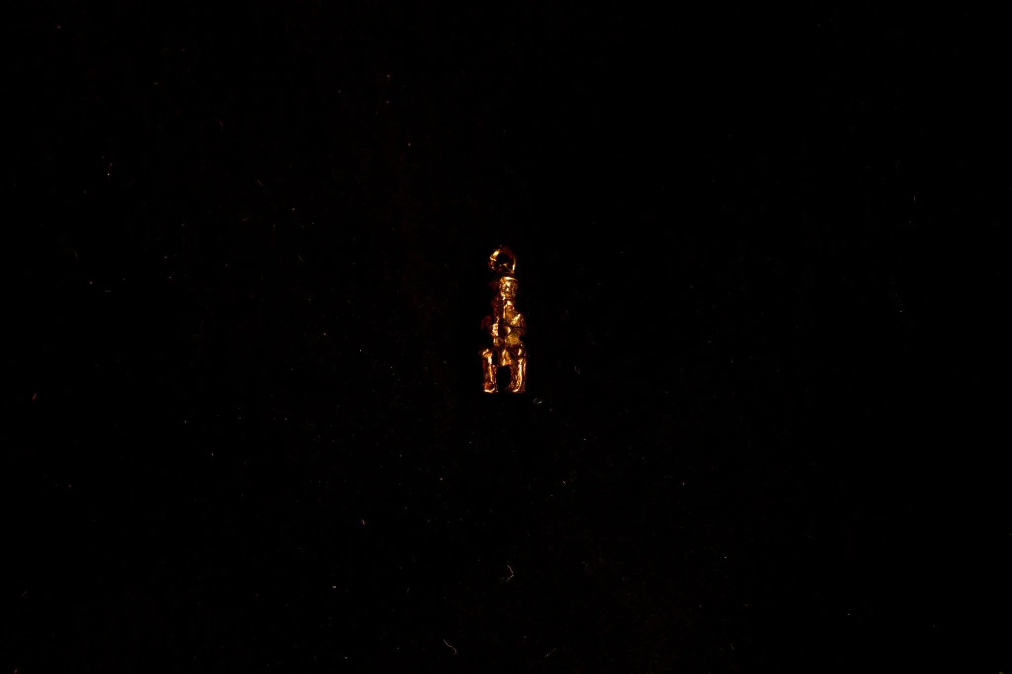Small Thor or Frey sitting pendant - N-42