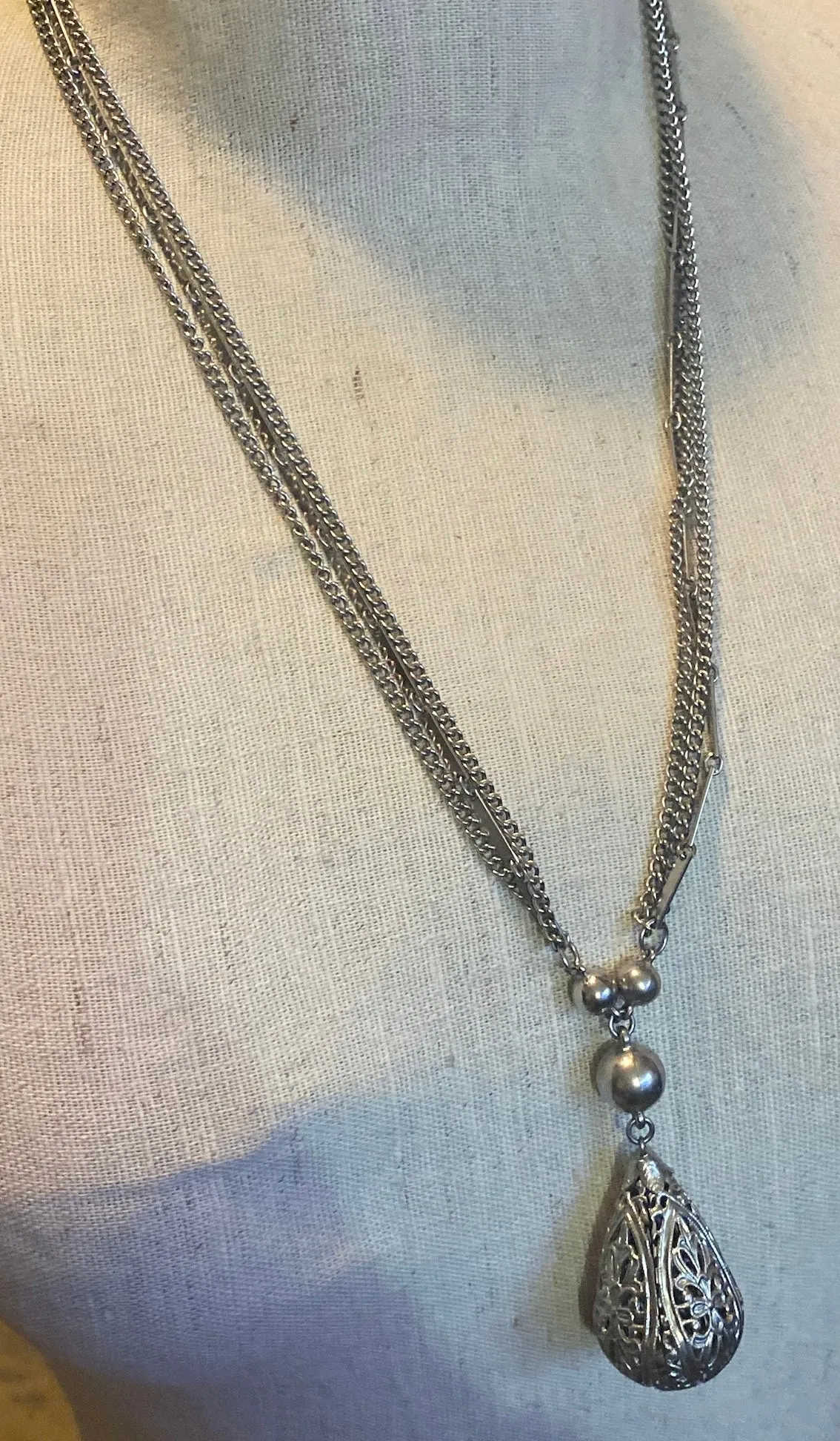 Victorian Style Silver Tone Metal Chain Pendant Filigree Necklace