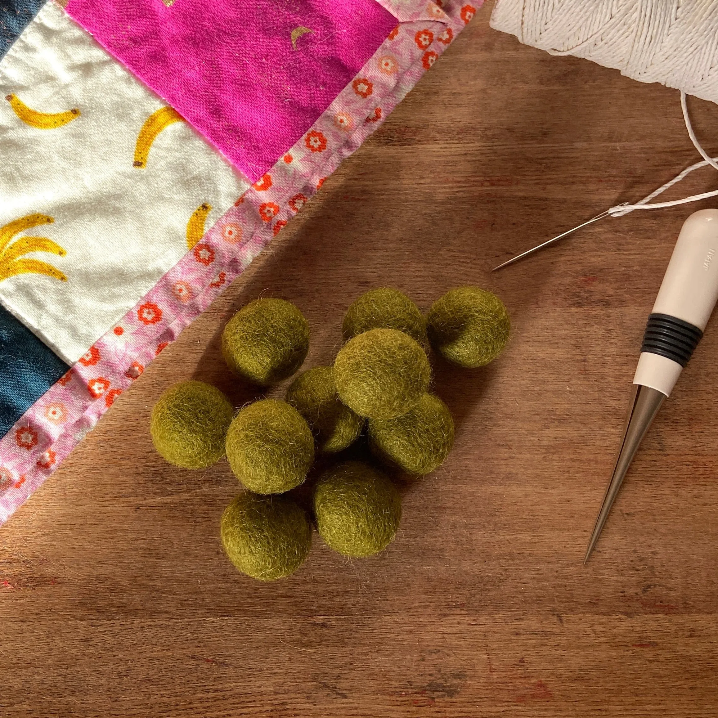 Wool Felt Balls - #54 Olive - Ten 1" Balls, 2.2cm